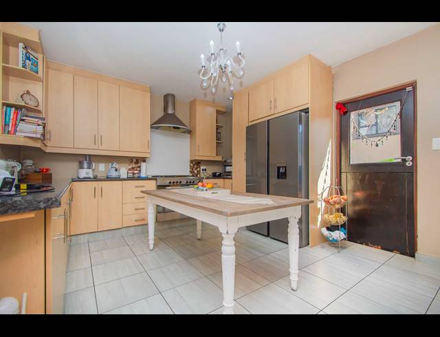 3 BEDROOM HOUSE FOR SALE IN NORTH RIDING